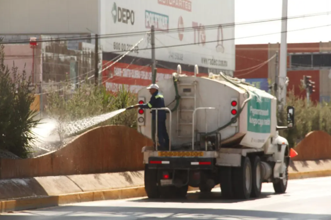 Mantienen el uso de agua tratada para el riego de áreas verdes