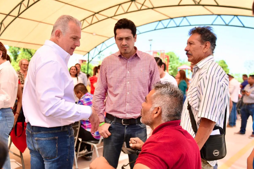 Román Alberto Cepeda González recorre módulos de atención en la brigada de la colonia Quintas del Nazas