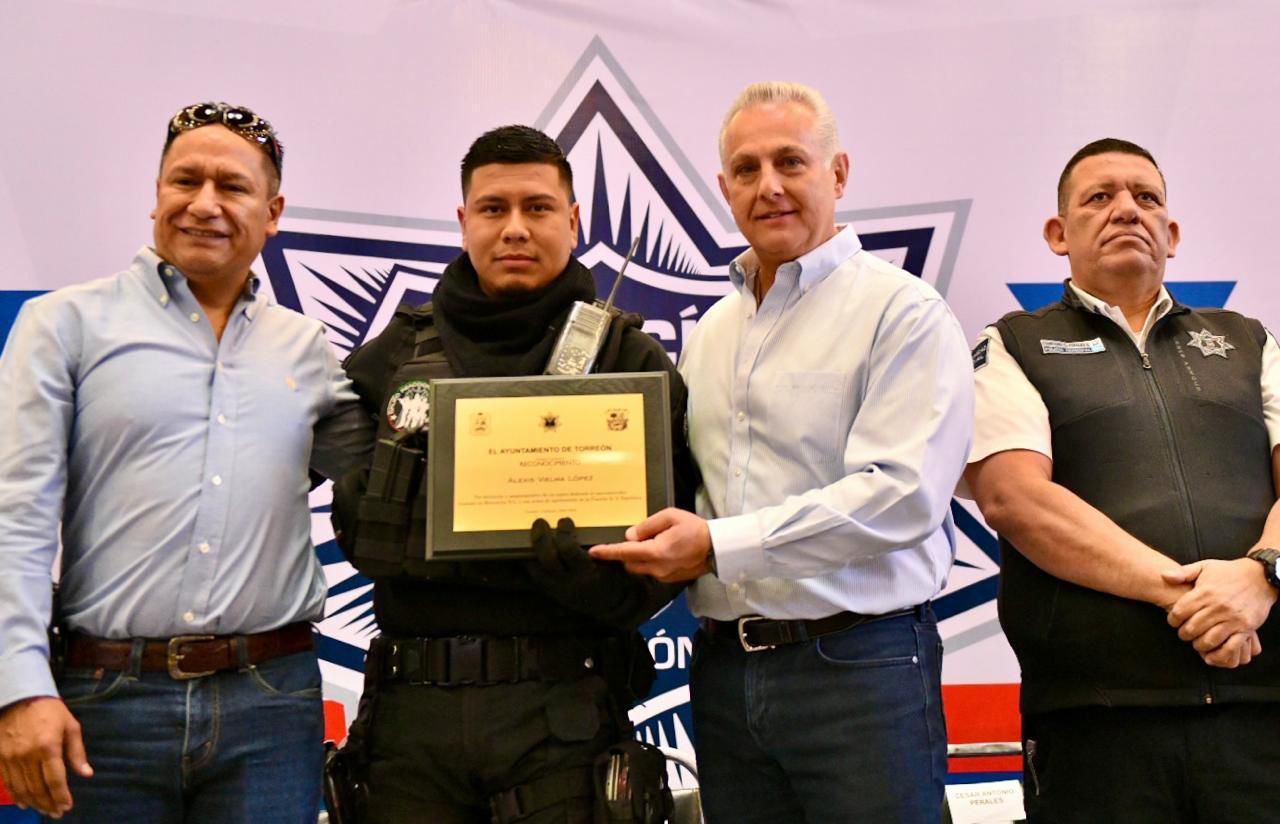 Román Alberto Cepeda González reconoce a policías y destaca la seguridad de Torreón