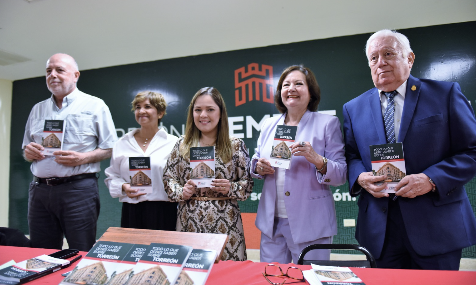 Presentan libro “Todo lo que debes de saber de Torreón”