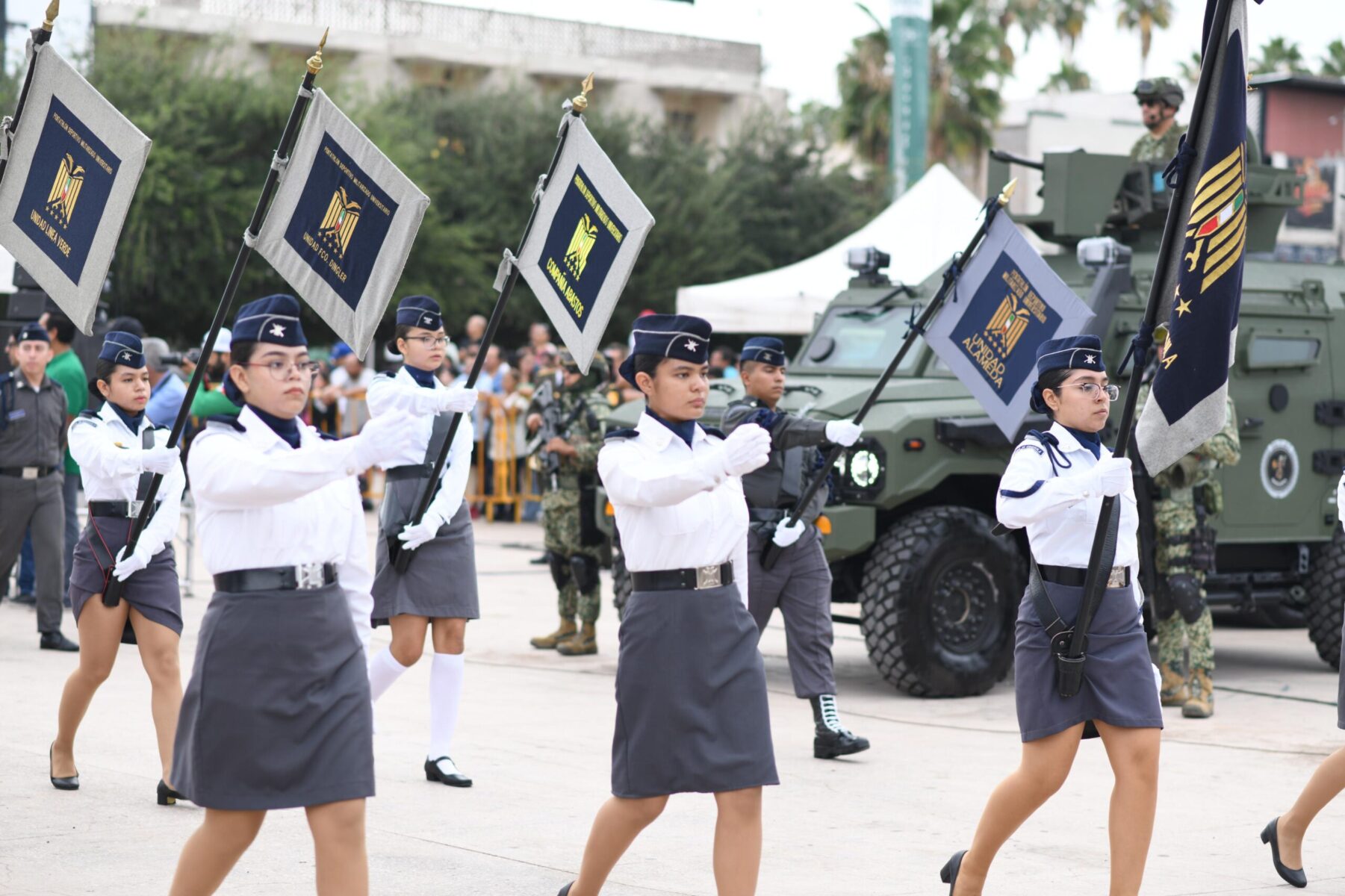 Román Alberto Cepeda González preside el desfile del inicio de la Independencia de México