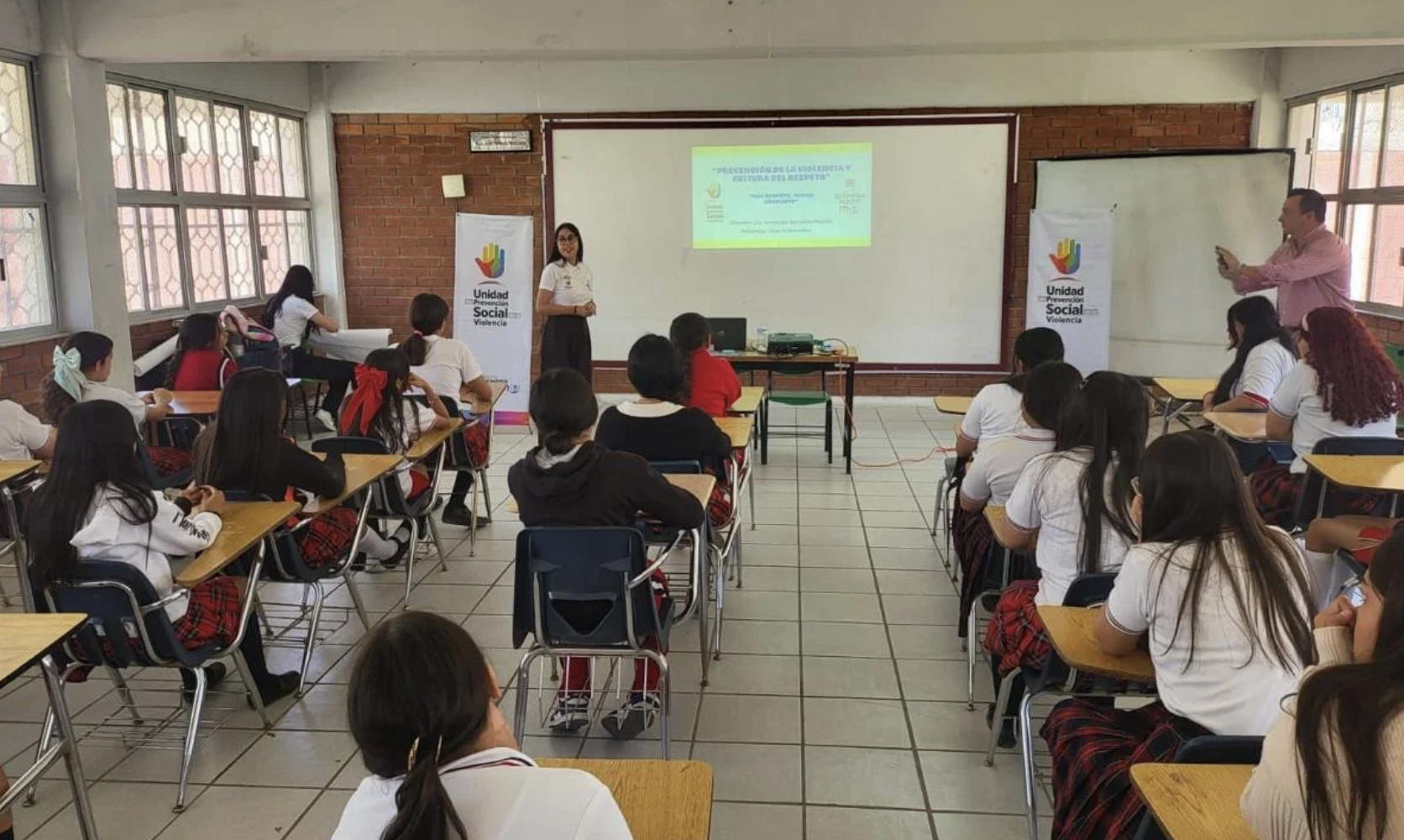 Con más de 700 alumnas atendidas, concluyen talleres de prevención de la violencia en secundarias de Torreón