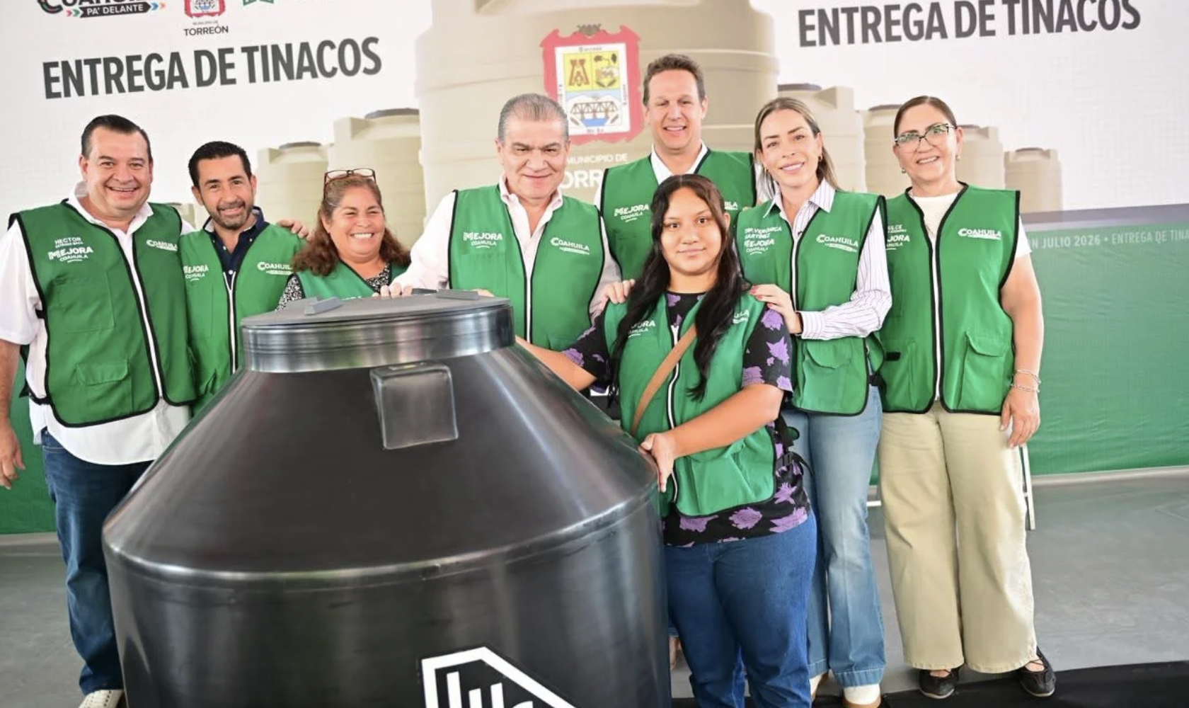 Refuerzan el acceso al agua con entrega de tinacos de mayor capacidad