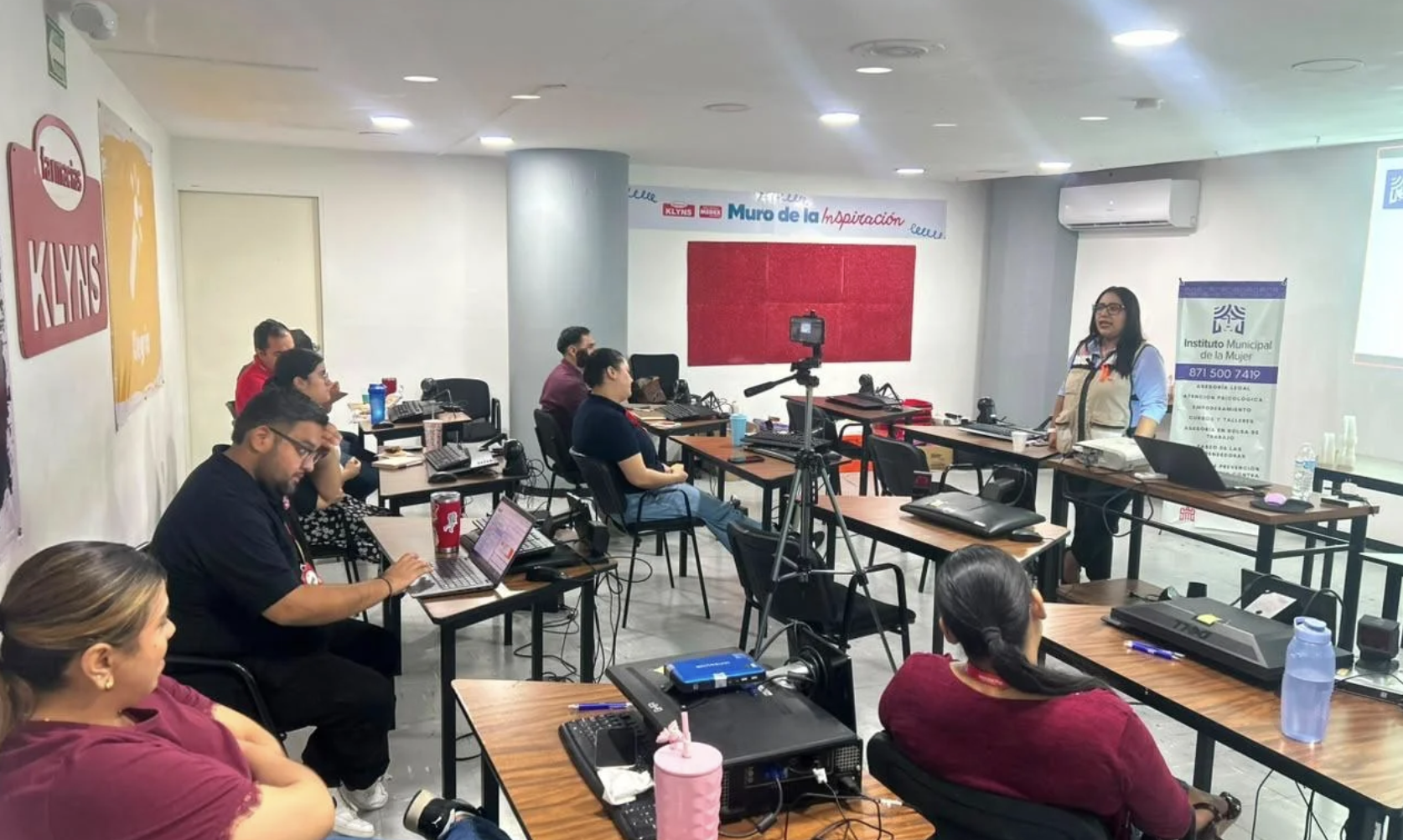 Fomentan el desarrollo profesional con charla sobre liderazgo